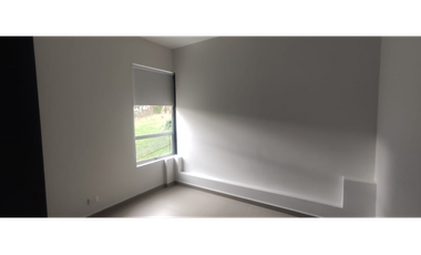 Venta de casa urbana de 500 M2 en 700 mill en La Mesa Cund, COL.