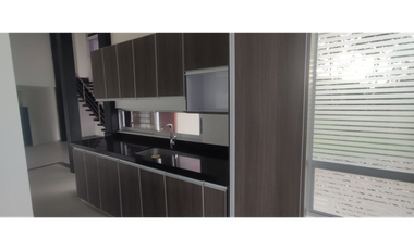 Venta de casa urbana de 500 M2 en 700 mill en La Mesa Cund, COL.