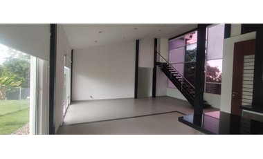 Venta de casa urbana de 500 M2 en 700 mill en La Mesa Cund, COL.