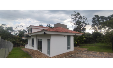 Venta de casa urbana de 500 M2 en 700 mill en La Mesa Cund, COL.