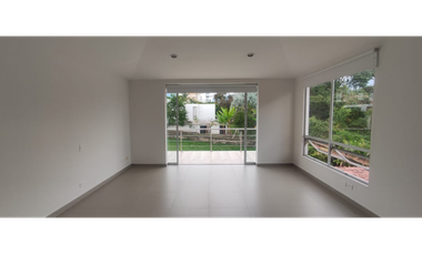 Venta de casa urbana de 500 M2 en 700 mill en La Mesa Cund, COL.