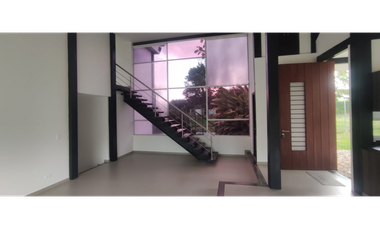 Venta de casa urbana de 500 M2 en 700 mill en La Mesa Cund, COL.