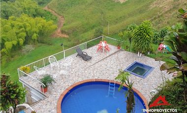 Casa-finca a 7 minutos del c.c. El Progreso, Dosquebradas