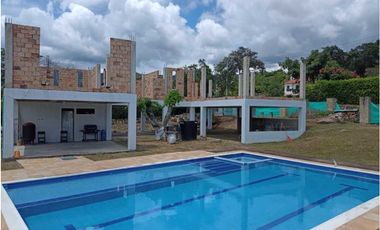Casa en Obra negra con Piscina en La Mesa