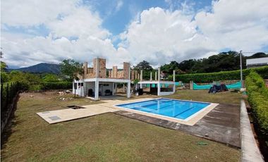 Casa en Obra negra con Piscina en La Mesa