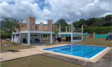 Casa en Obra negra con Piscina en La Mesa