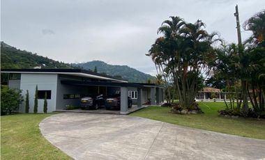Finca en venta en Girardota sector El Limonar