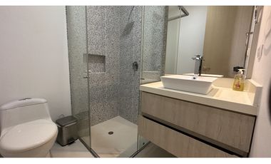 SE VENDE CASA CERCA AL CENTRO COMERCIAL VIVA