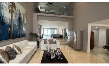 SE VENDE CASA CERCA AL CENTRO COMERCIAL VIVA