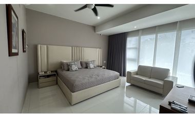 SE VENDE CASA CERCA AL CENTRO COMERCIAL VIVA