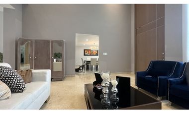 SE VENDE CASA CERCA AL CENTRO COMERCIAL VIVA