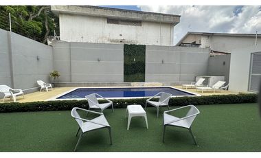SE VENDE CASA CERCA AL CENTRO COMERCIAL VIVA