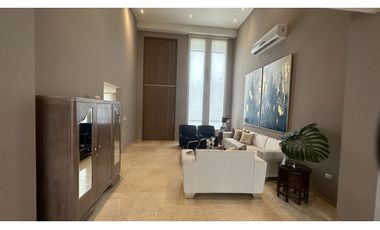 SE VENDE CASA CERCA AL CENTRO COMERCIAL VIVA