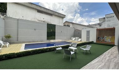 SE VENDE CASA CERCA AL CENTRO COMERCIAL VIVA