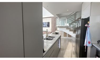 SE VENDE ESPECTACULAR APTO  DUPLEX VISTA  FRENTE AL MAR EN BQUILLA