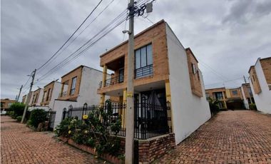 Casa En Conjunto Urbano En La Mesa Cundi Económica