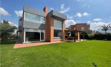 VENDO CASA EN CAJICA