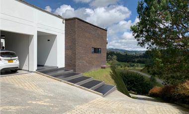 Venta de Casa Campestre En Unidad Cerrada via San Antonio la Ceja