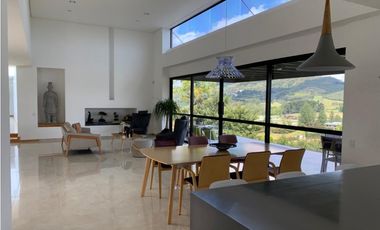 Venta de Casa Campestre En Unidad Cerrada via San Antonio la Ceja