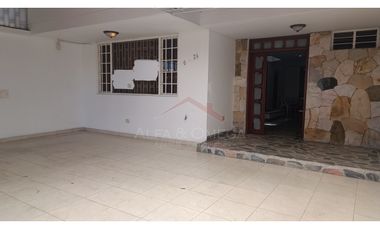 Venta de casa amplia de 2 pisos en Quinta Oriental – Cúcuta