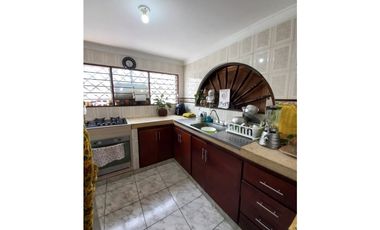 APTO Y CASA EN VENTA EN EL BARRIO LOS ANDES
