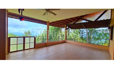 Se Vende Hermosa y Amplia Casa en Altos del Maria