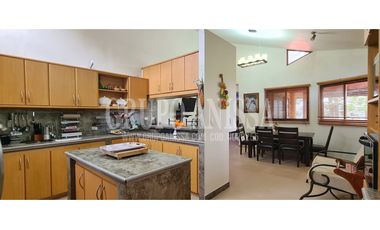 Se Vende Hermosa y Amplia Casa en Altos del Maria