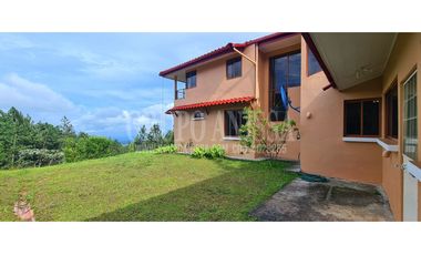 Se Vende Hermosa y Amplia Casa en Altos del Maria