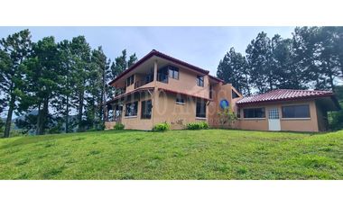 Se Vende Hermosa y Amplia Casa en Altos del Maria