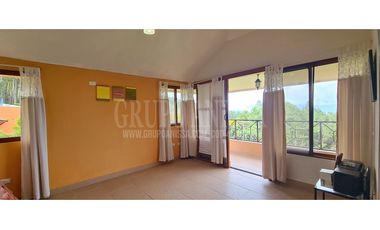 Se Vende Hermosa y Amplia Casa en Altos del Maria