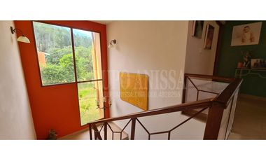 Se Vende Hermosa y Amplia Casa en Altos del Maria