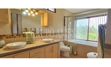 Se Vende Hermosa y Amplia Casa en Altos del Maria