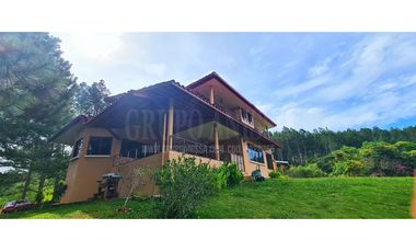 Se Vende Hermosa y Amplia Casa en Altos del Maria