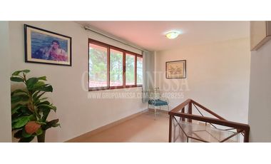 Se Vende Hermosa y Amplia Casa en Altos del Maria