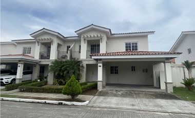 RESERVAS DE VERSALLES - CASA EN VENTA