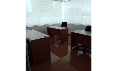 SE ALQUILA OFICINA EN EL CARMEN