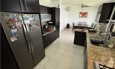 CASA EN VERSALLES/ 4 HAB/ 3 BAÑOS/ CBE/ TERRAZA/ $310,000
