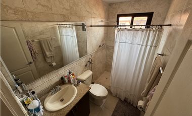 CASA EN VERSALLES/ 4 HAB/ 3 BAÑOS/ CBE/ TERRAZA/ $310,000