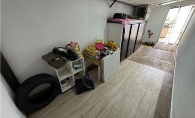 CASA EN VERSALLES/ 4 HAB/ 3 BAÑOS/ CBE/ TERRAZA/ $310,000