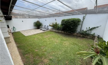 CASA EN VERSALLES/ 4 HAB/ 3 BAÑOS/ CBE/ TERRAZA/ $310,000