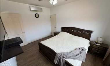 CASA EN VERSALLES/ 4 HAB/ 3 BAÑOS/ CBE/ TERRAZA/ $310,000