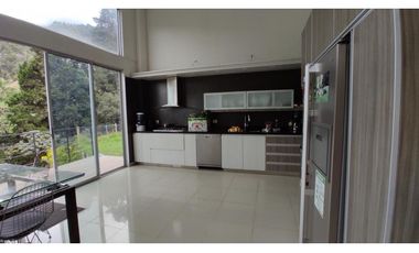 Moderna casa de 1 piso variante de Caldas en unidad cerrada