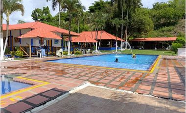 Se Vende Espectacular Casa Campestre en el Sector de Alcalá.