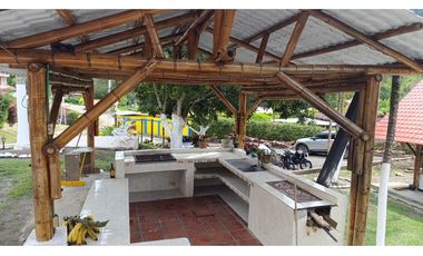 Se Vende Espectacular Casa Campestre en el Sector de Alcalá.