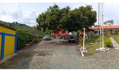 Se Vende Espectacular Casa Campestre en el Sector de Alcalá.