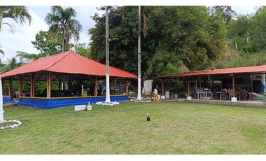 Se Vende Espectacular Casa Campestre en el Sector de Alcalá.