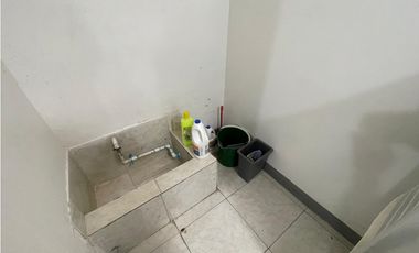 SE VENDE AMPLIO LOCAL EN LA TEBAIDA - QUINDO