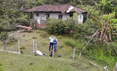 Se vende Finca con lote de terreno en Frailes