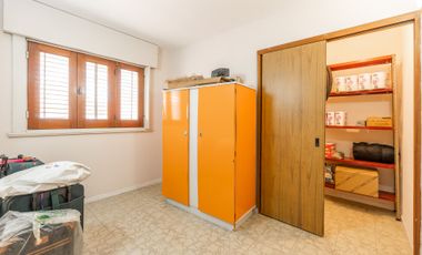 VENTA CASA CON QUINCHO FONDO Y PILETA EN CITY BELL