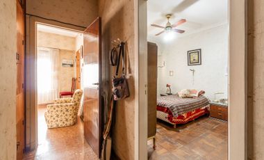 VENTA CASA CON QUINCHO FONDO Y PILETA EN CITY BELL